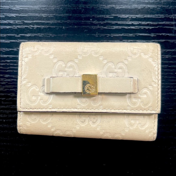 Gucci Beige Monogram Keyholder - Picture 1 of 4